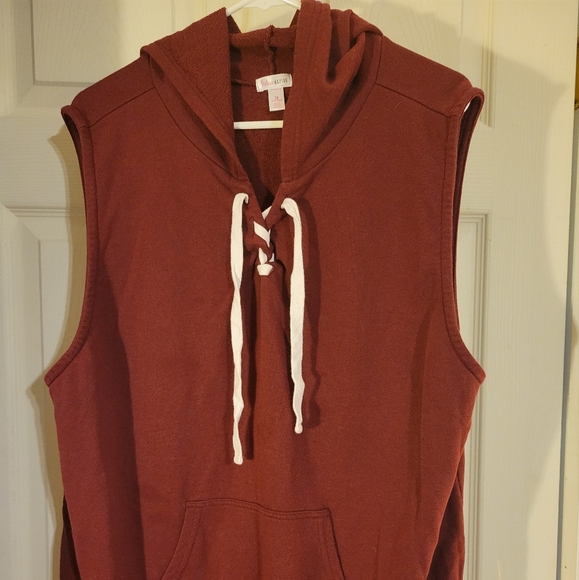 flirtitude Tops - Cute sleeveless hoodie top